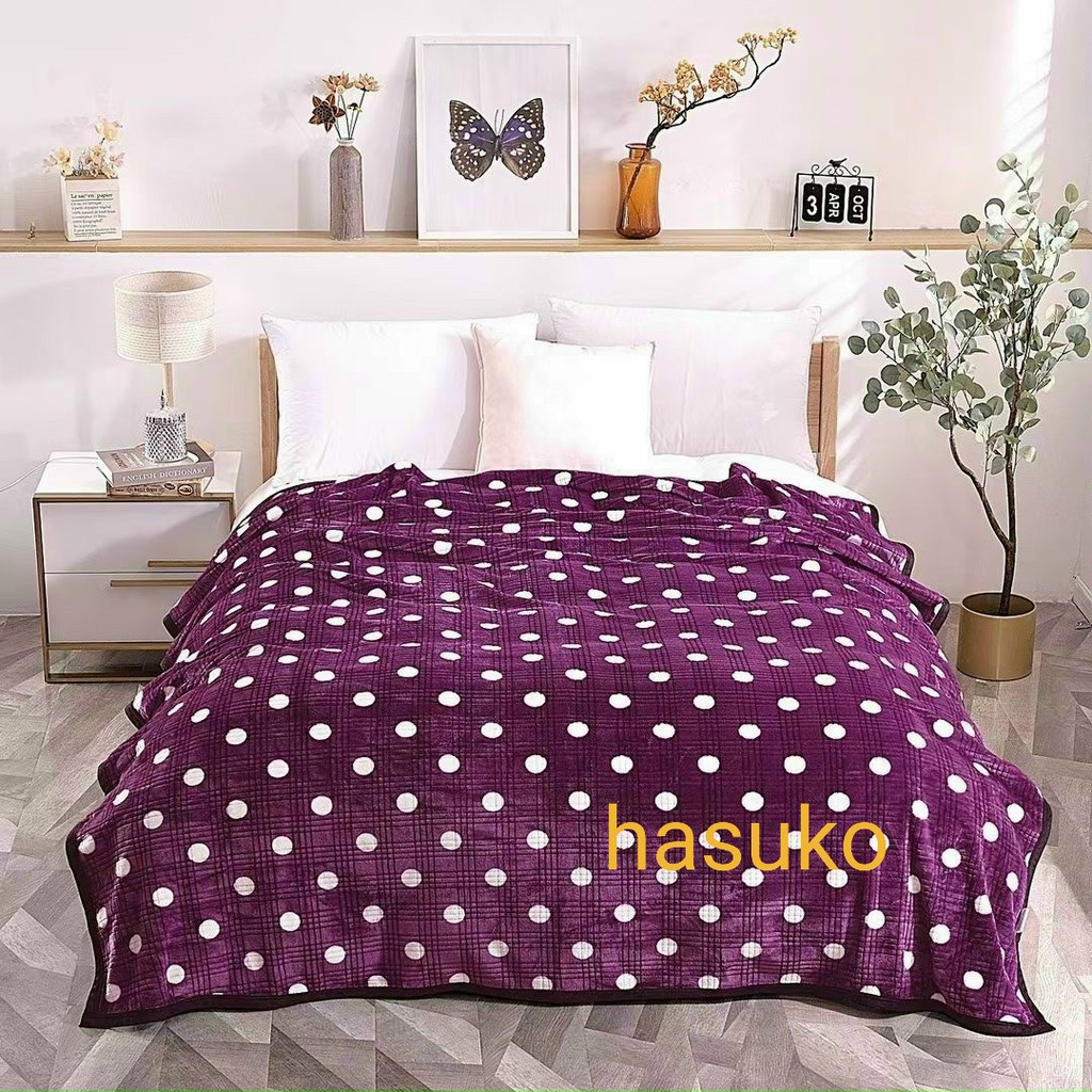 Chăn nhung tuyết chấm bi HASUKO mẫu mới nhất mùa đông năn nay.kích thước 2mx2m3