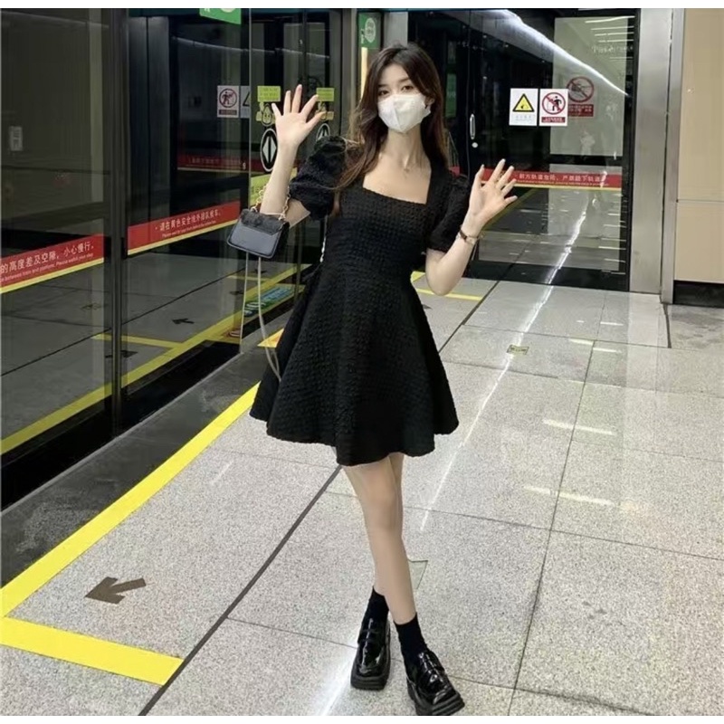 Đầm cổ vuông hở lưng cột nơ eo