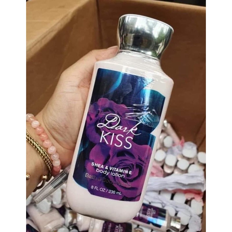 Dưỡng thể Bath and Body Works Dark Kiss (236ml)