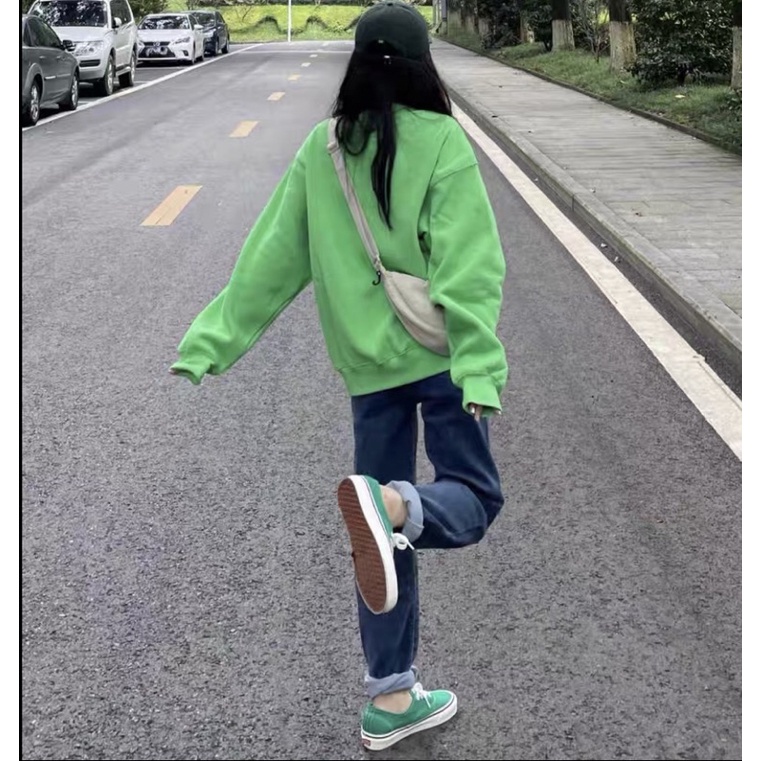 Áo sweater thêu pattani màu xanh nhẹ nhàng fom rộng thêu chữ chắc chắn
