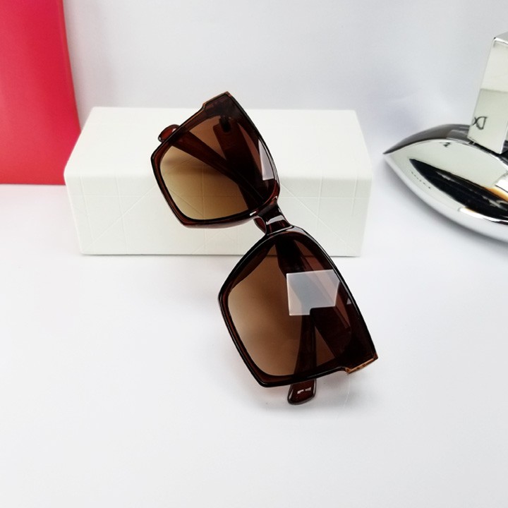 Mắt kính nữ râm mát thời trang màu nâu trà chống nắng 5006TRD, chống tia UV - Kính hiệu full box - Giá sỉ | BigBuy360 - bigbuy360.vn