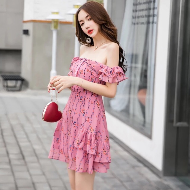 Váy trễ vai xoè xinh xắn