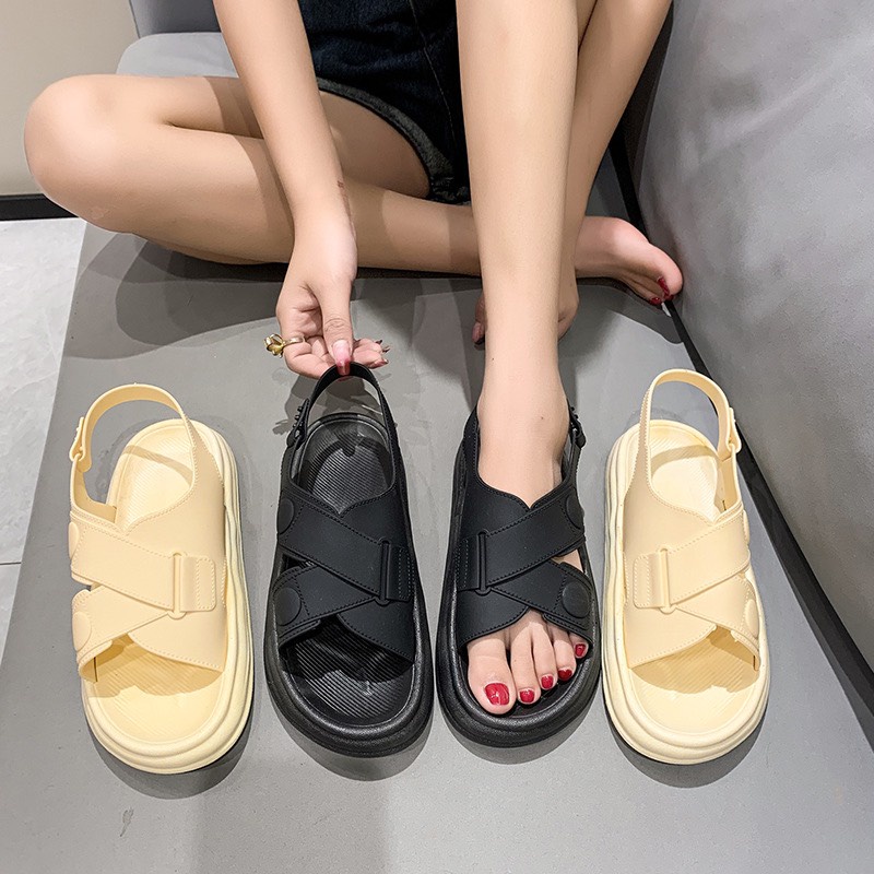 Dép Sandal Nữ Quai Chéo Chất Liệu Cao Su Non Siêu Êm Lên Chân Rất Xinh