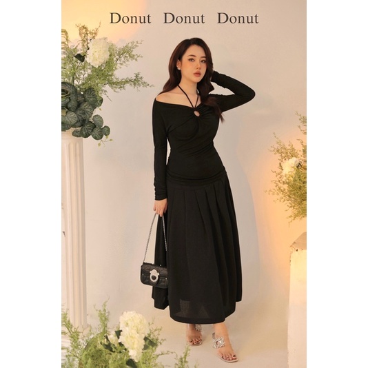 Áo nhún khuyên tròn dây cổ phối chân váy ly xước hàn