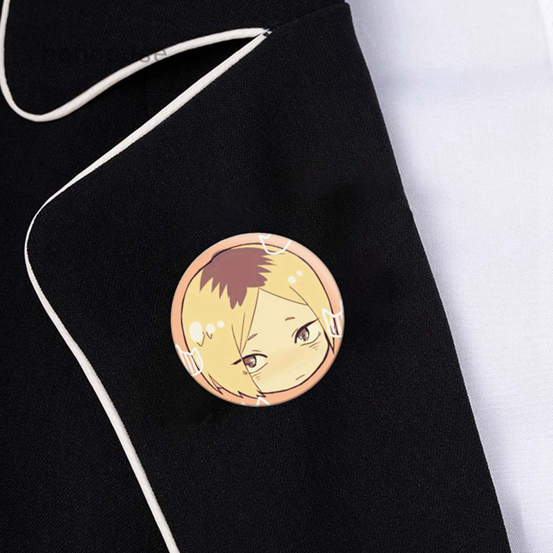 1 Huy Hiệu Cài Áo Kim Loại Nhiều Kiểu Dáng