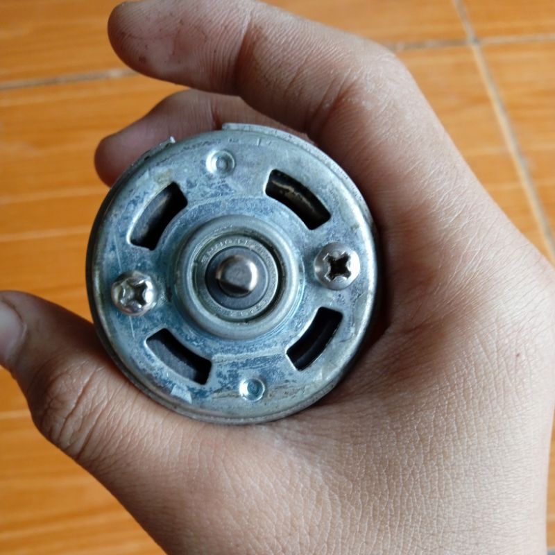 Moto775 đẹp khỏe hàng mới nhập... giá rẻ kèm ốc chạy êm ru 12V.DC