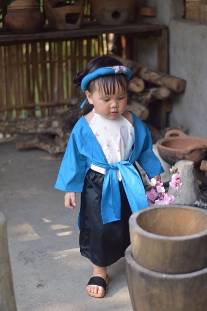 Áo tứ thân cho bé