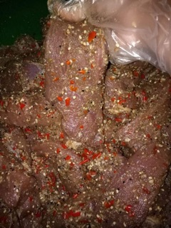 Thịt lợn đen, bò gác bếp