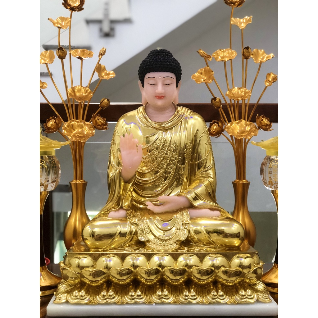 Cặp bình sen đồng vàng nguyên khối trang trí bàn Phật mới lạ và đẹp mắt