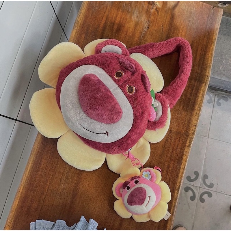 Túi gấu dâu Losto xinh xắn tặng kèm móc khoá Flowers