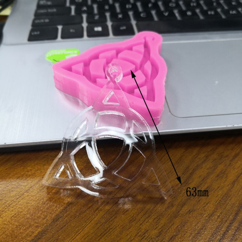 Khuôn Silicone Hình Tam Giác Làm Móc Khóa Thủ Công