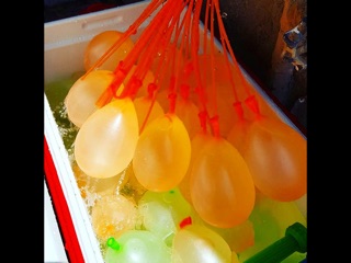 Bóng nước 1 chùm = 37 quả