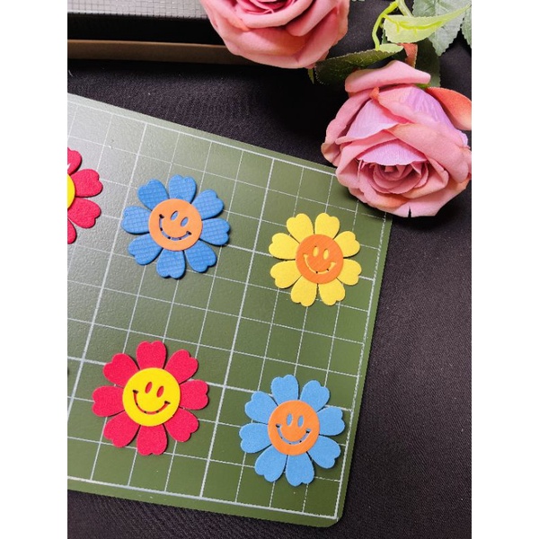 Set 20 hoa nam châm gắn bảng