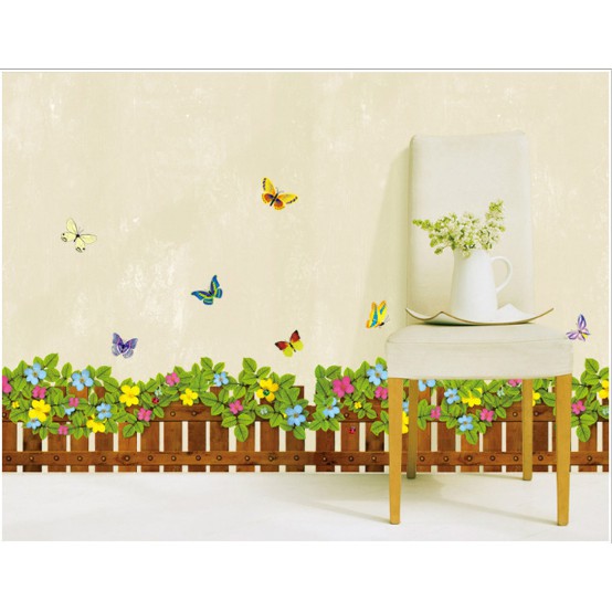 Decal trang trí hàng rào cỏ bằng gỗ