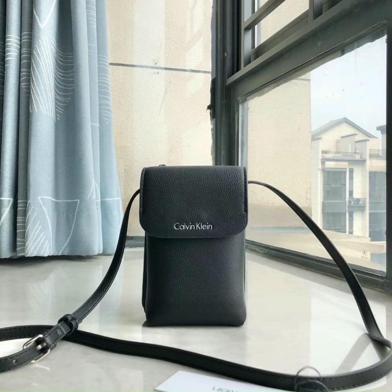 TNS-Túi đeo chéo điện thoại da thật C•K phone pouch màu đen