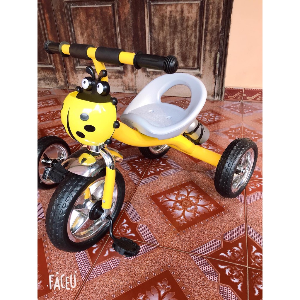 Xe đạp 3 bánh hình con bọ giành cho các bé vui chơi thoải mái và rèn luyện sức khỏe.Kaori86