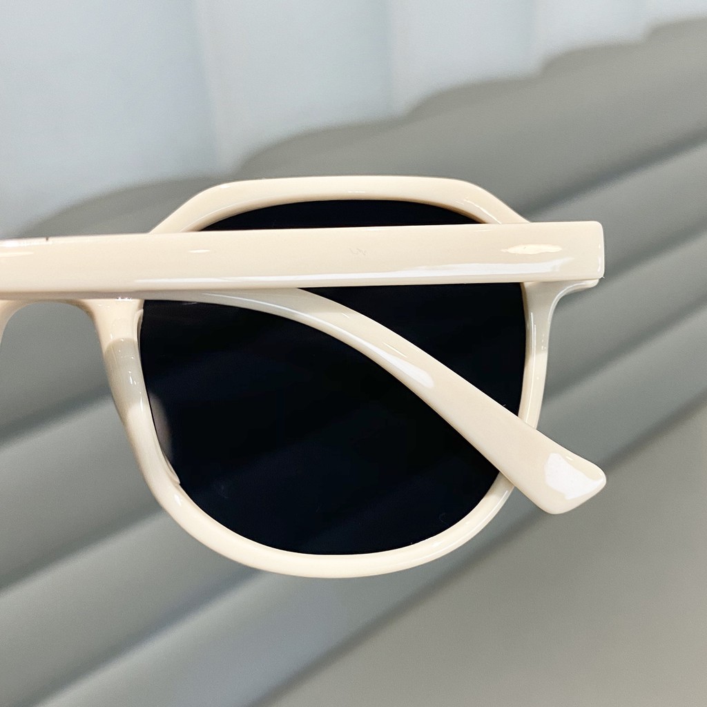 Kính mát nữ LATIO kính mát thời trang thiết kế basic với tone màu kem, kính chống tia uv bảo vệ mắt KM31