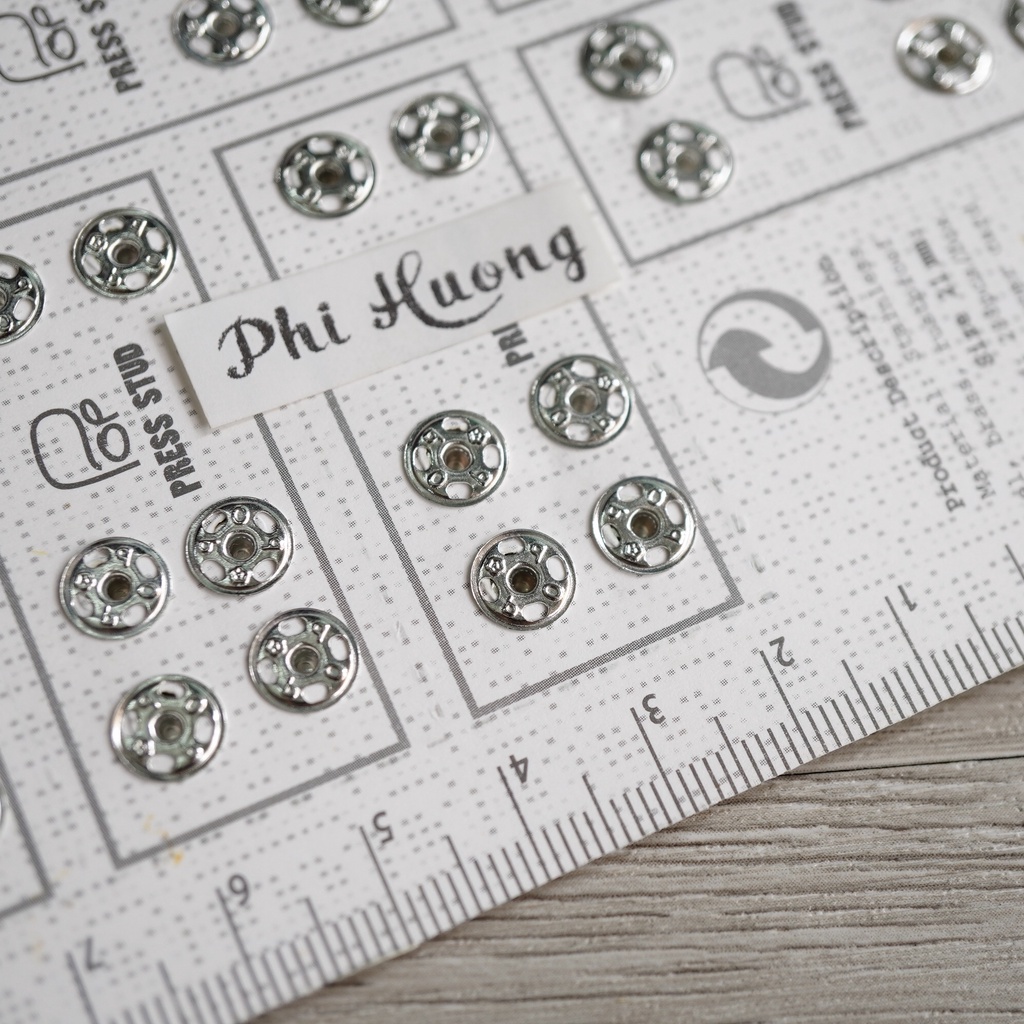 Vĩ 6 nút bấm, nút bóp áo dài 7mm