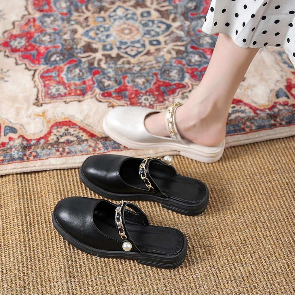 Giầy nữ, Giày sục nữ mũi tròn có quai xích