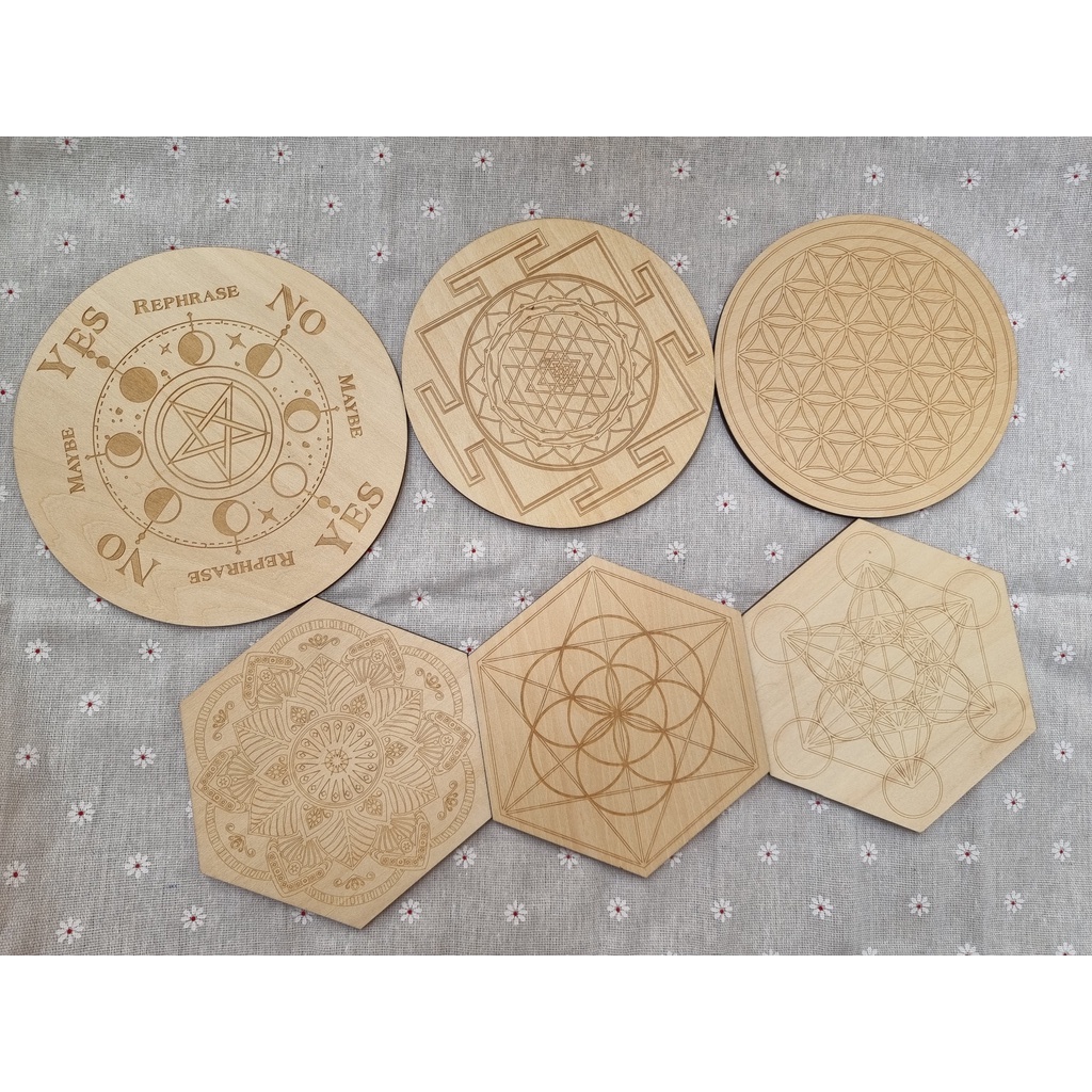 Crystal Grid - lưới tinh thể dùng tăng sức mạnh của đá thanh tẩy, Tarot