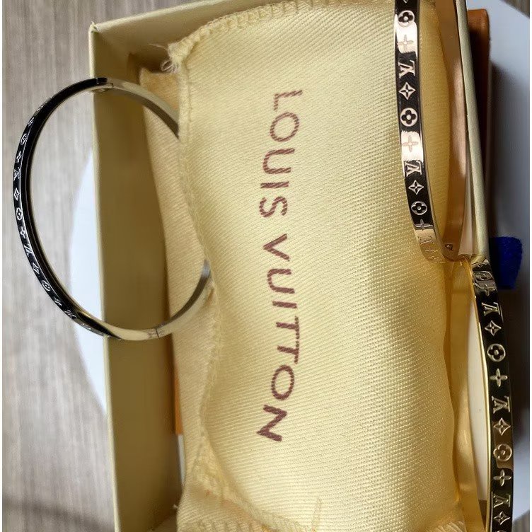 Vòng Tay Louis Vuitton Bằng Thép Titan Họa Tiết LV Monogram