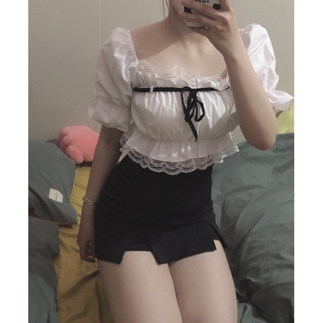 Áo Kiểu Tay Phồng Phối Ren Và Chân Váy Đen Phong Cách Nữ Tính