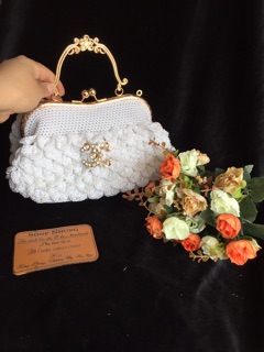 Túi khung trắng vảy cá handmade