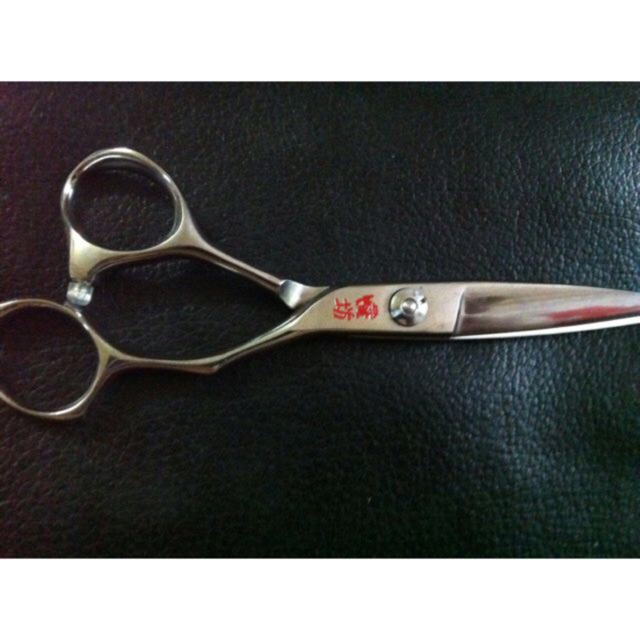 Kéo chuốt tóc Nhật chữ đỏ 6inch  Đặt biệt có kèm theo bao da cho mỗi sản phẩm