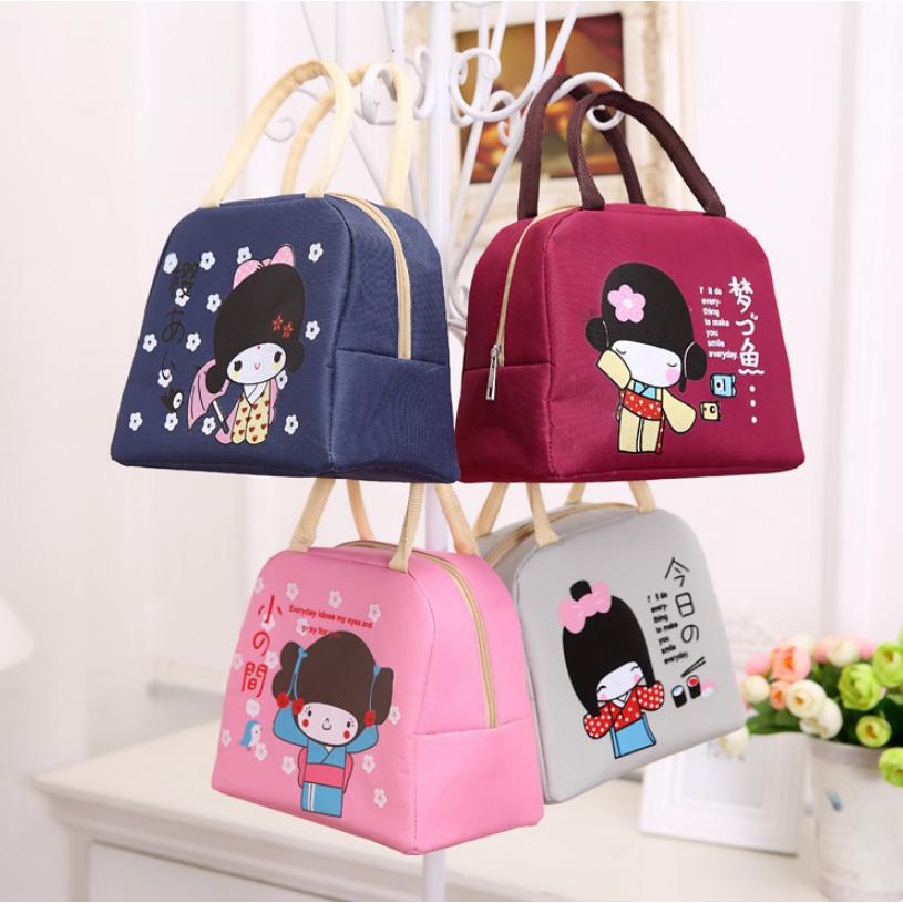 TÚI XÁCH GIỮ NHIỆT 02 LỚP ĐỰNG CƠM, ĐỰNG HỘP ĂN TRƯA HÌNH CÔ GÁI NHẬT- HÌNH CÁ (Nhiều màu)
