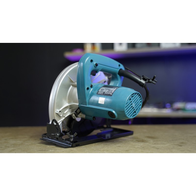 Máy cưa gỗ Makita 5806B 1050W