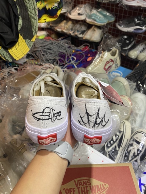 Giày custom đầu lâu