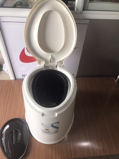 Bô vệ sinh người già, toilet di động nhựa cao cấp