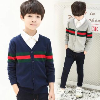 Áo len cổ tim cài cúc