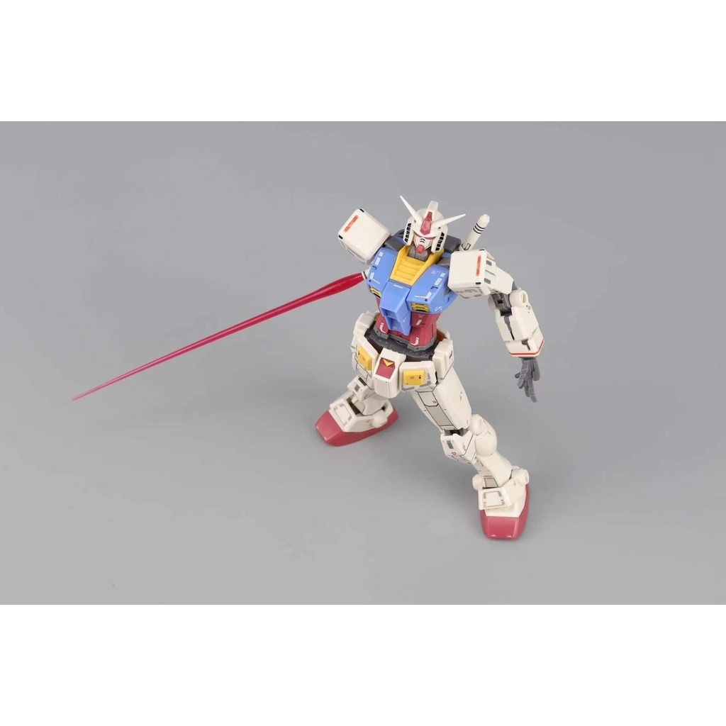 Mô Hình Lắp Ráp Gundam HG RX-78-2 Fighter Beyond Global (tặng kèm base và full set weapon)
