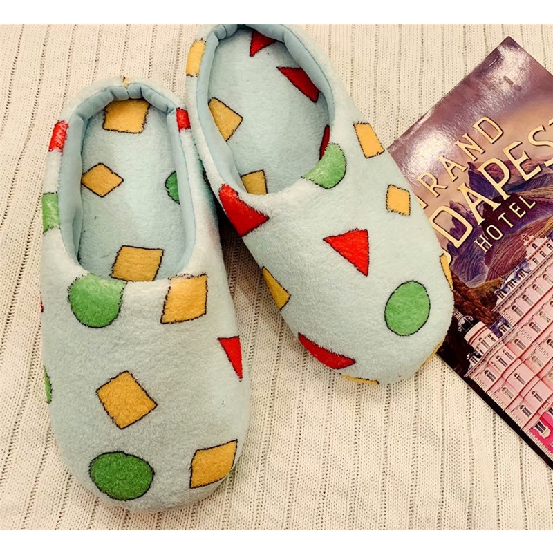 Dép Bông Đi Trong Nhà Chống Trượt Hình Cậu Bé Bút Chì Shin Dễ Thương