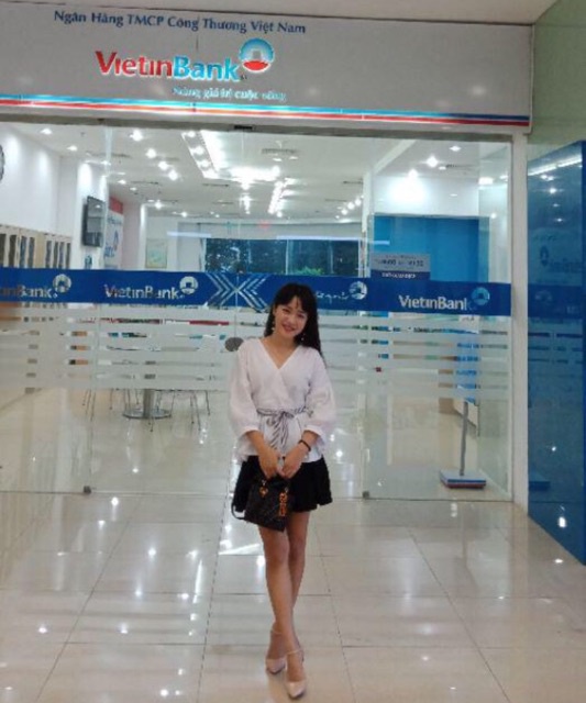 ÁO SƠ MI CỔ CHỮ V, TAY PHỒNG