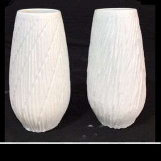 Lọ hoa khum khắc vân men trắng sứ sương