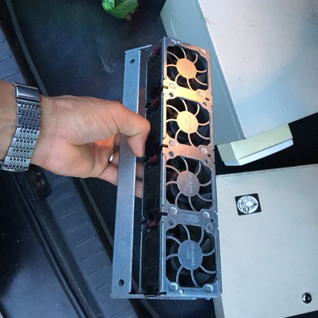 Cây quạt máy chủ Hp gồm 4 quạt delta 12v 1.8A 6x6cm gắn vào