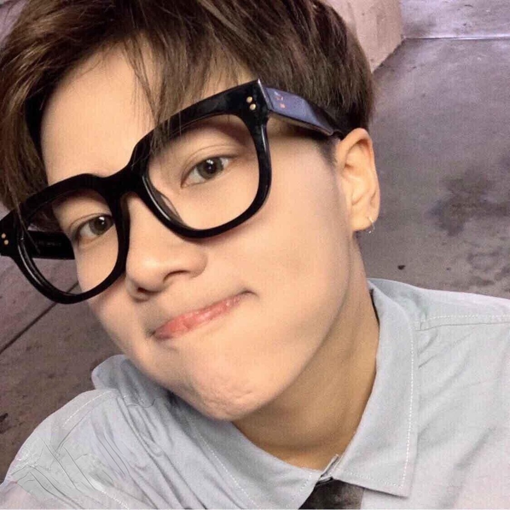 COD Mắt Kính Gọng Vuông Chữ V Thời Trang