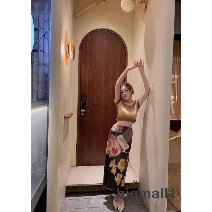 Set Áo Thun Ngắn Tay Cổ Tròn In Hình Chân Dung + Chân Váy Dài Lưng Cao Thời Trang Nữ