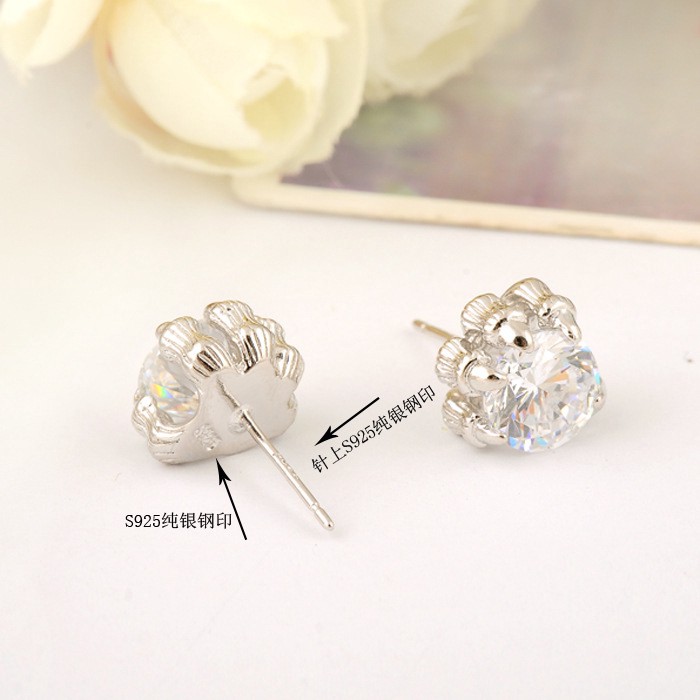 Khuyên tai hình móng vuốt rồng kiểu dáng thời trang cá tính