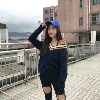 Áo len cổ tim