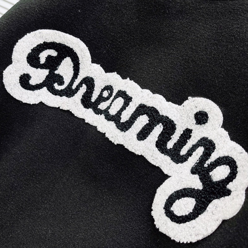 Áo khoác varsity nam nữ Luonvuituoi chất dạ thêu logo chữ bông xù Dreaming sau áo phối tay da trắng