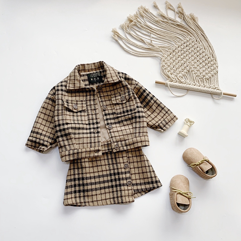 Set áo khoác và chân váy xòe dễ thương cho bé gái