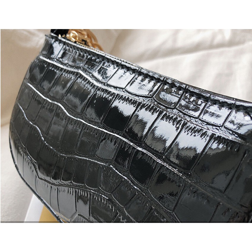 Túi kẹp nách nữ vân da cá sấu bóng Hottrend- KARA 257 | BigBuy360 - bigbuy360.vn