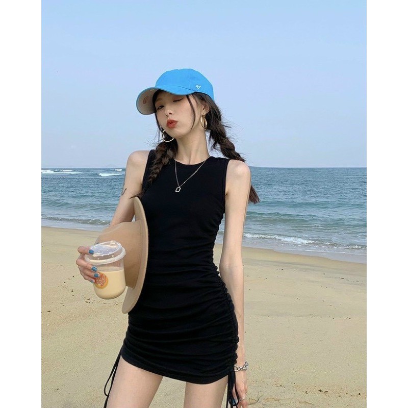 đầm sát nách rút dây đen