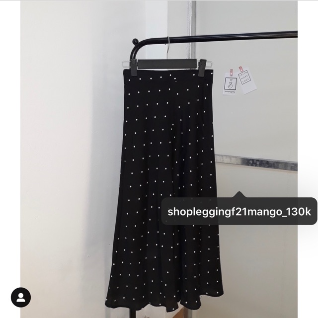 Chân váy chấm bi