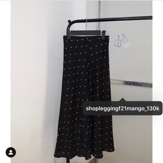 Chân váy chấm bi
