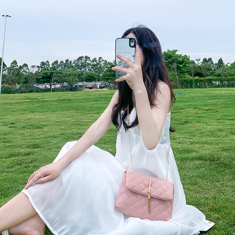 Túi Đeo Chéo Thêu Họa Tiết Phối Dây Xích Thời Trang Sang Trọng Cho Nữ
