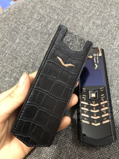 Bao da Vertu Singnature S đứng dập vân đen